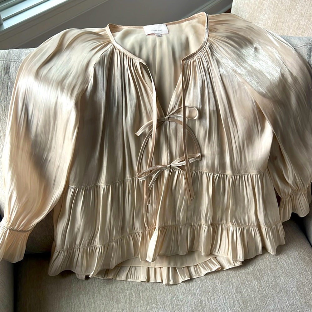 Cinq a Sept stunning Christie Top chic ivory tiered w bows 3/4 arm